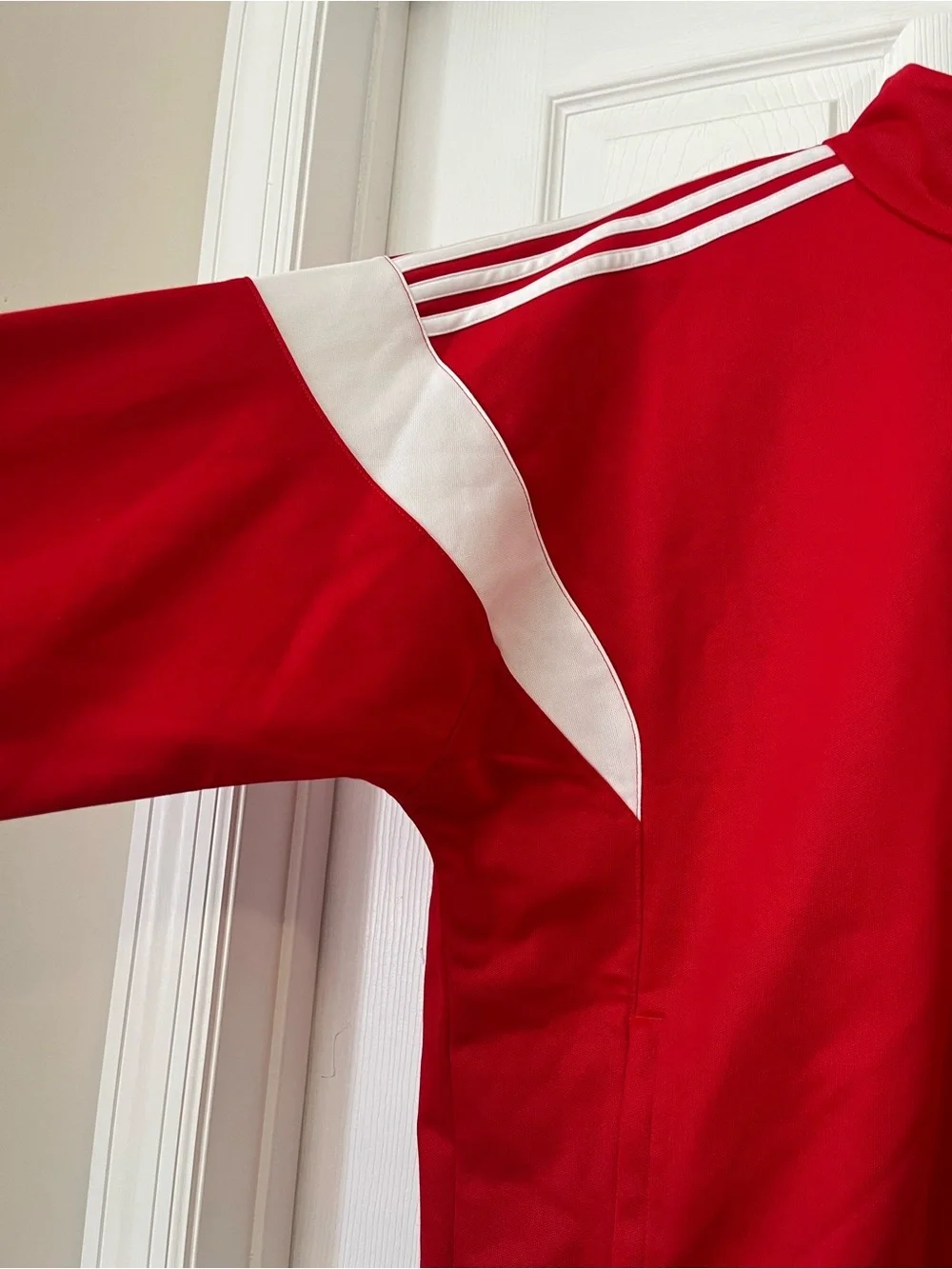 Adidas men’s ADICOLOR CLASSICS CUT LINE red TRACK JACKET size M
